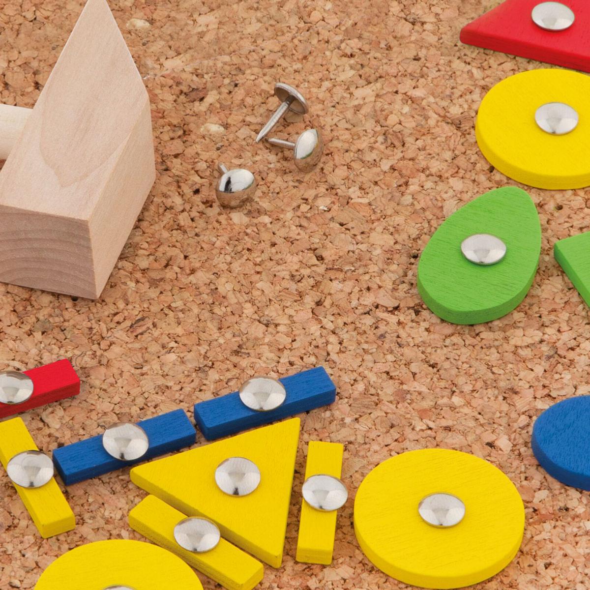 Jeu de clous et marteau