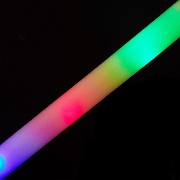 Bâtons en mousse lumineux LED 3 couleurs (LOT DE 12)