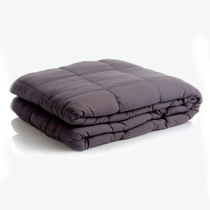 Couverture lestée Slumber gris anthracite pliée, avec compartiments cousus en carrés.