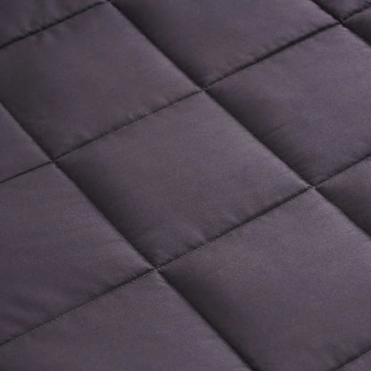 Gros plan sur le tissu en microfibre et les compartiments cousus de la couverture lestée Slumber gris anthracite.