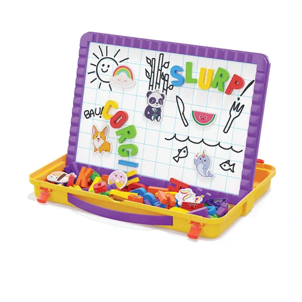 Tableau magnétique installé sur sa valise ouverte avec compartiment de rangement