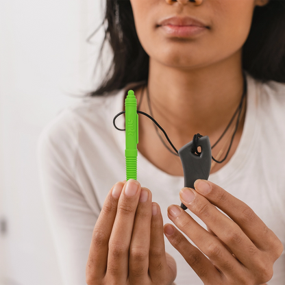 Pendentif stylo strié ARK à mâcher