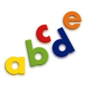 Les lettres minuscules magnétiques sont un support éducatif efficace d'apprentissage de la lecture pour des personnes à besoins spécifiques.